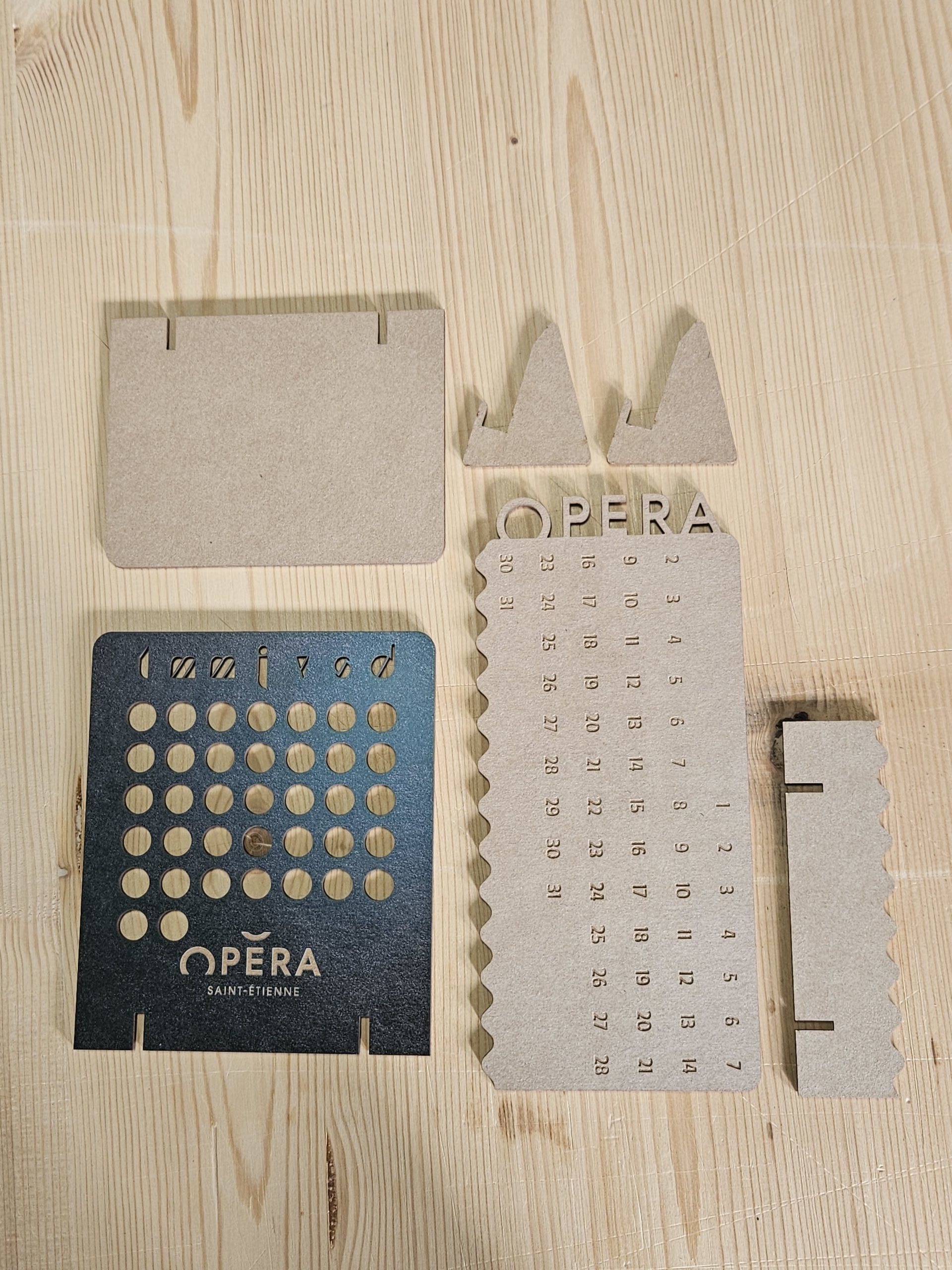 d&eacute;coupe-laser-calendrier-kroma-kraft-opera-saint-etienne.