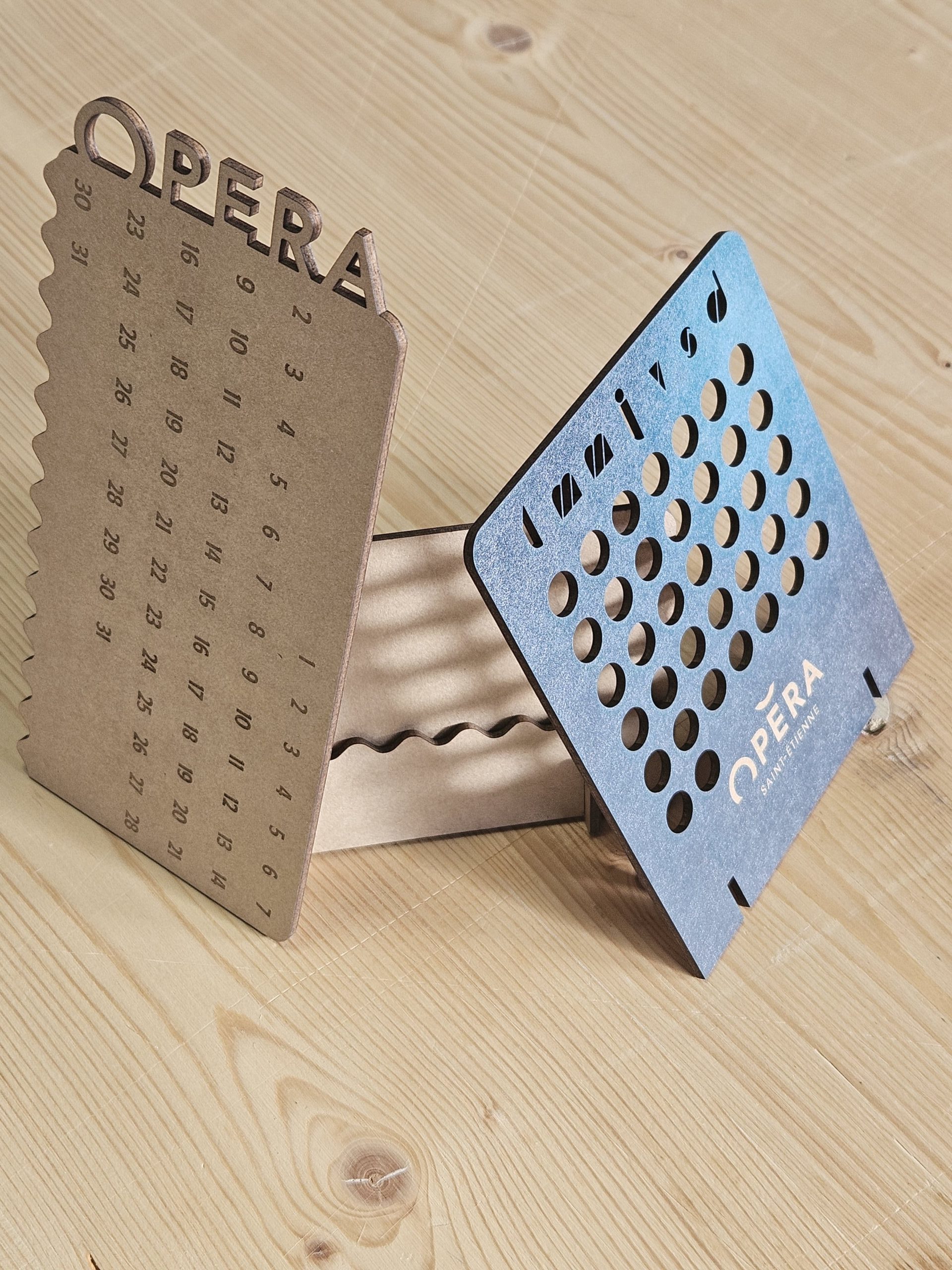 detail-gravure-laser-carton-smtk